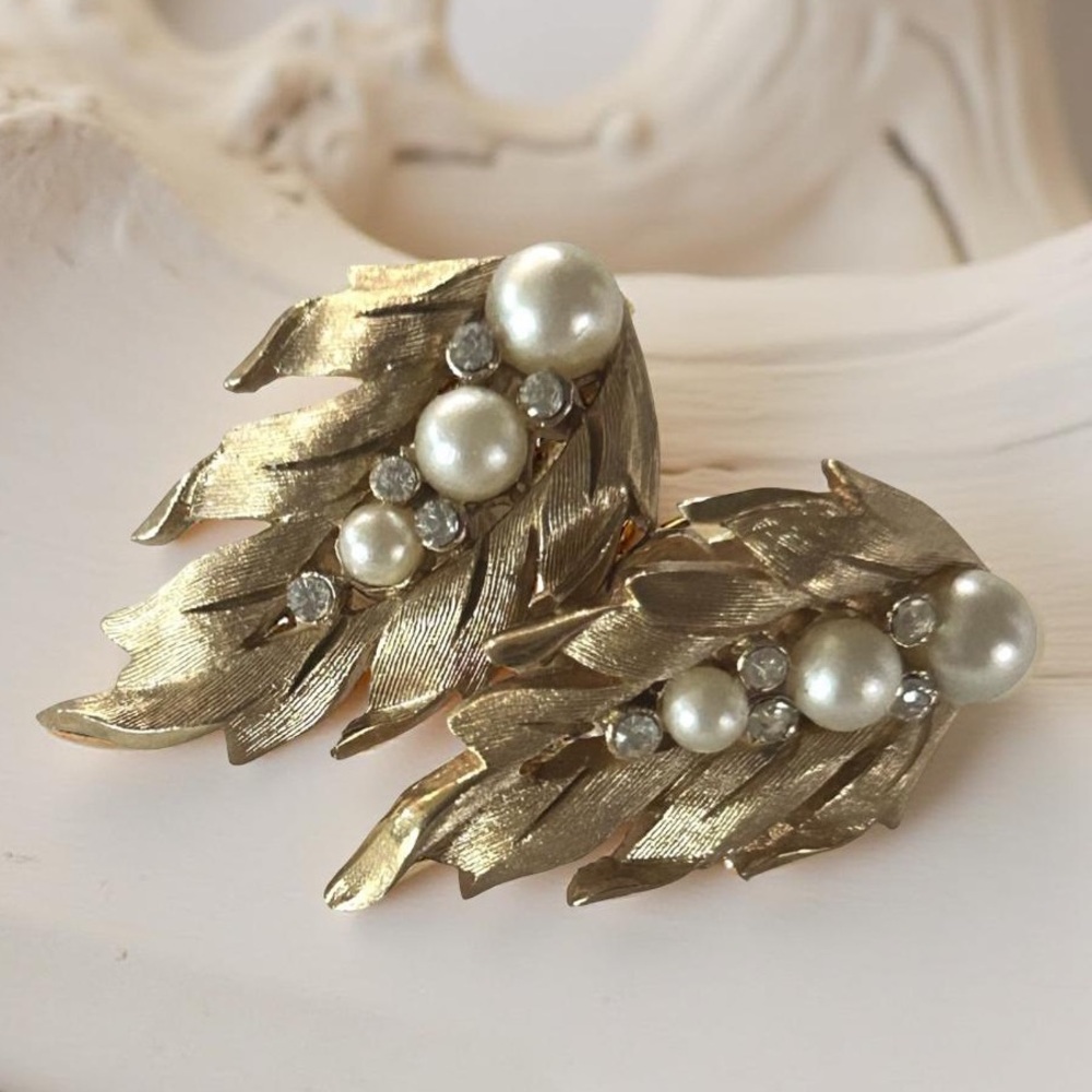 Trifari Signed Clip On Earrings Gold Tone Faux Pearl & Rhinestone Leaf Statement
